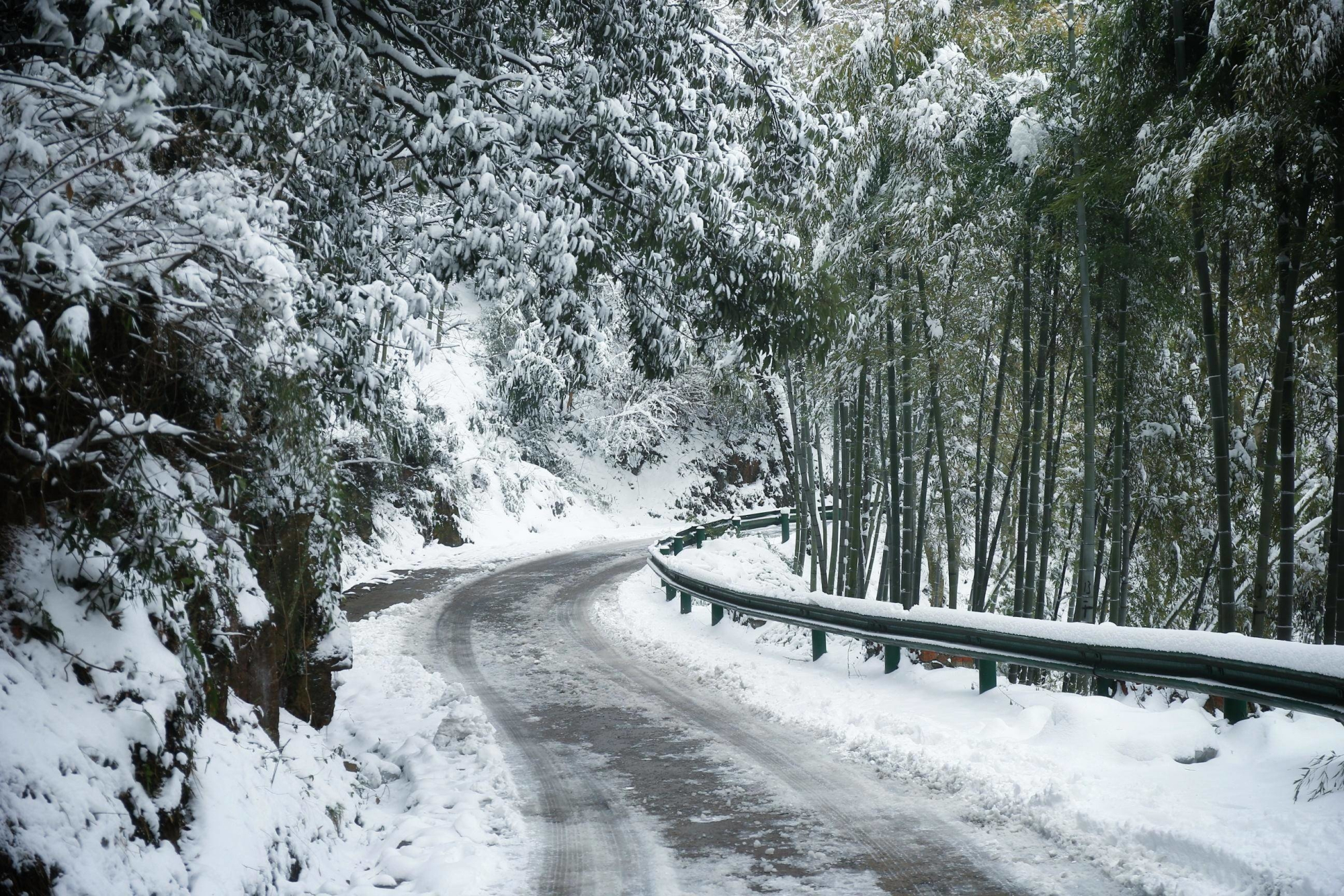 潭岭天湖下雪图片