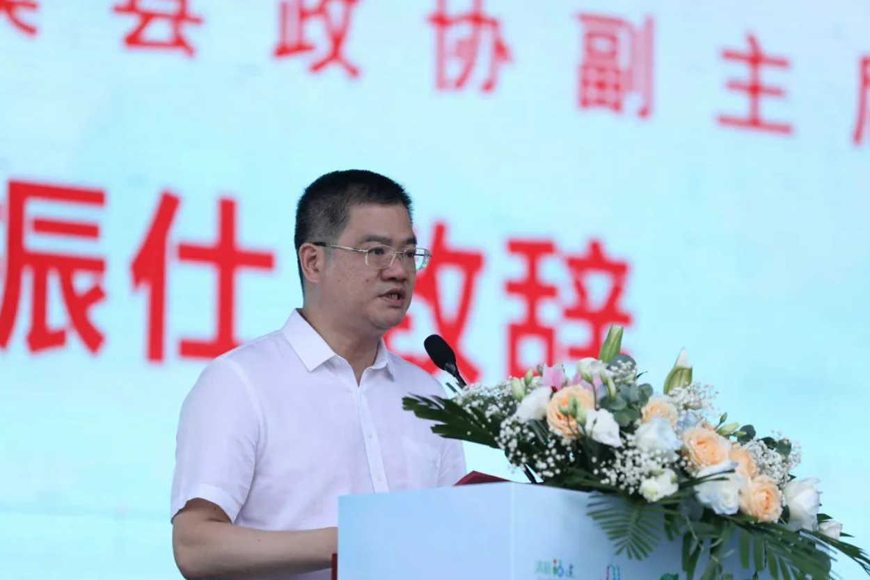 安溪举办国心绿谷茶庄园高山生态露营节暨荧光趣跑挑战赛