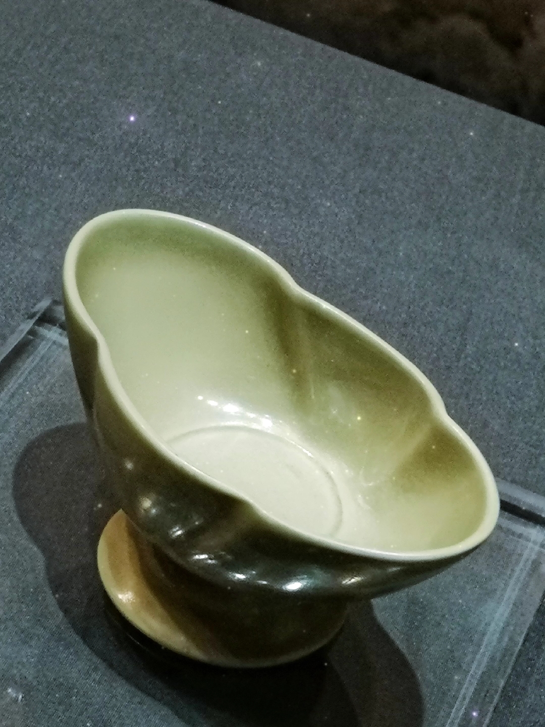 唐代越窑秘色瓷海棠盏