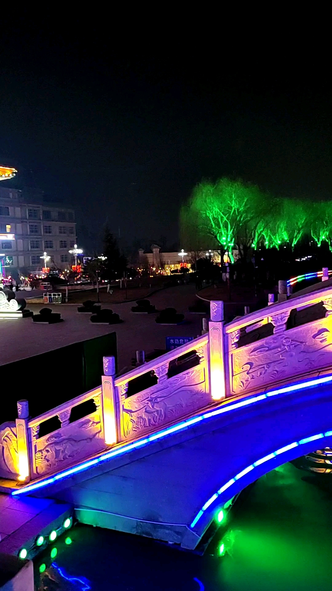 甘谷县大像山水上公园夜景