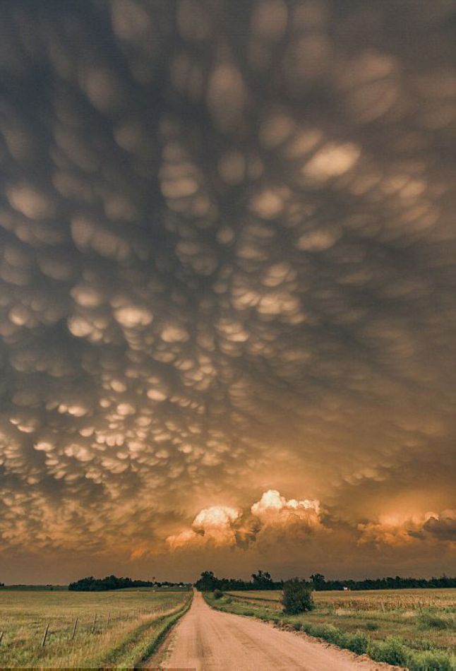 美國密歇根州灘雲出現仿如世界末日