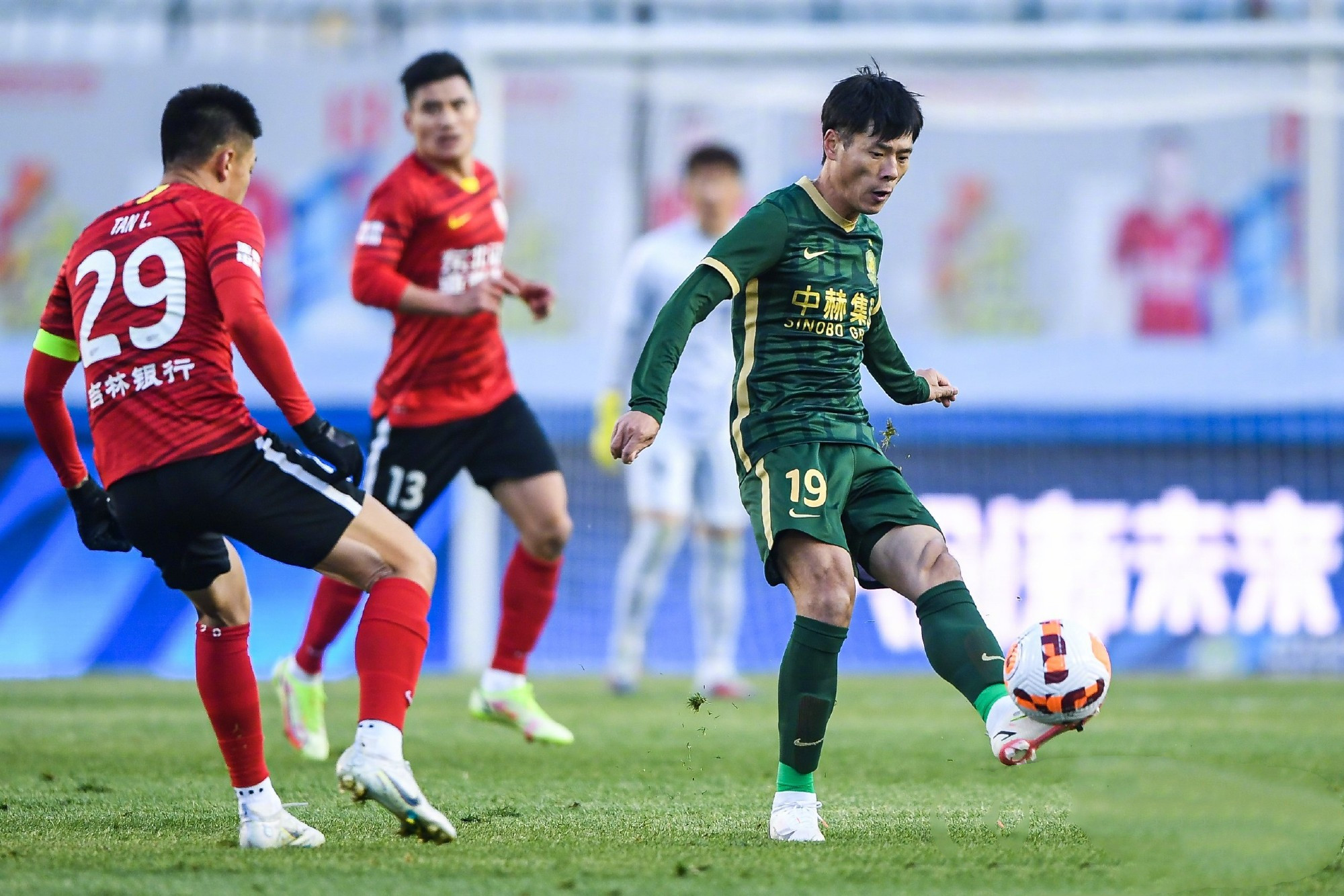 中超长春亚泰0-1北京国安,张玉宁头球破门,进球被吹点球不吹