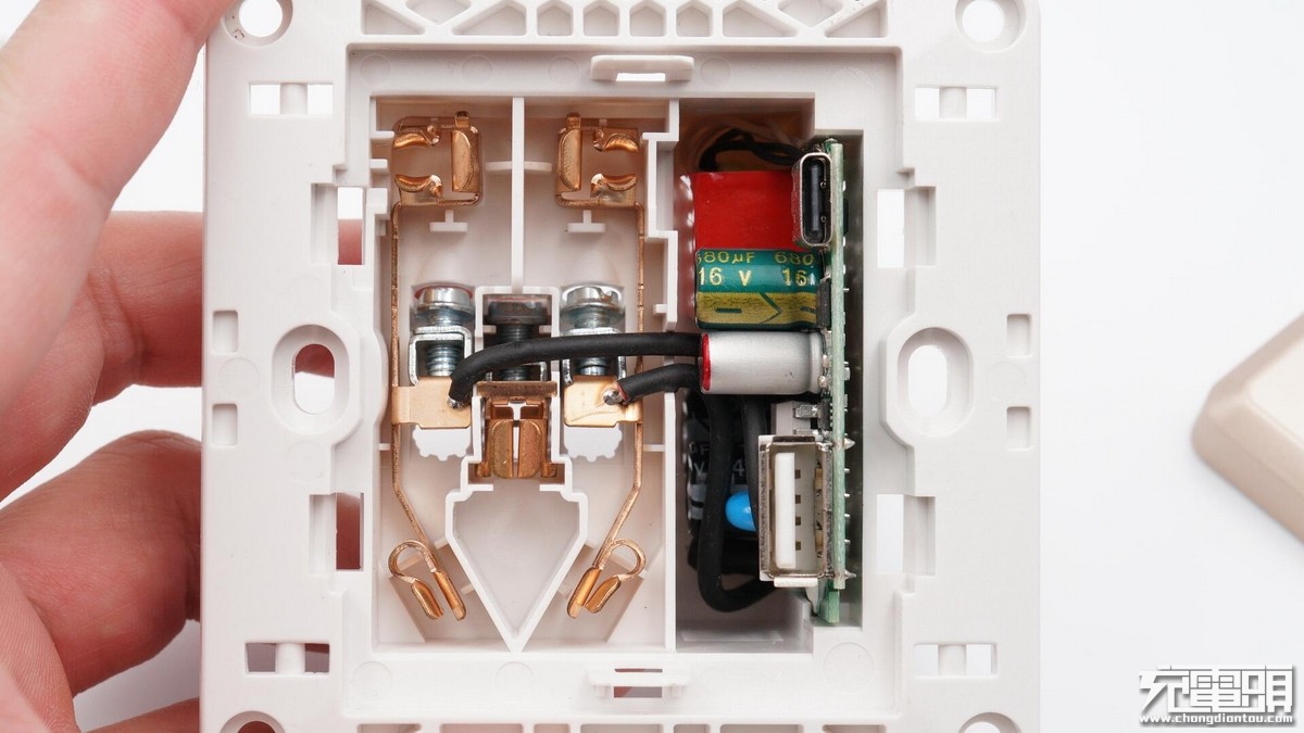拆解报告:delixi德力西1a1c 18w快充usb插座