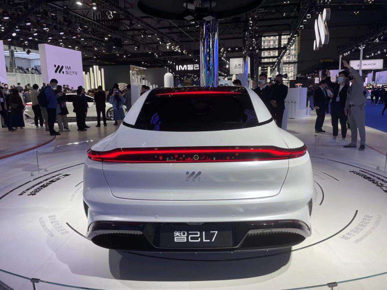 智己l7第一批试车200套试车下线浑身都是高科技