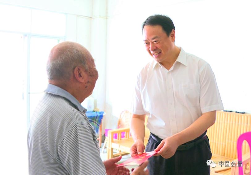 蔡小卫开展"七一"走访慰问活动