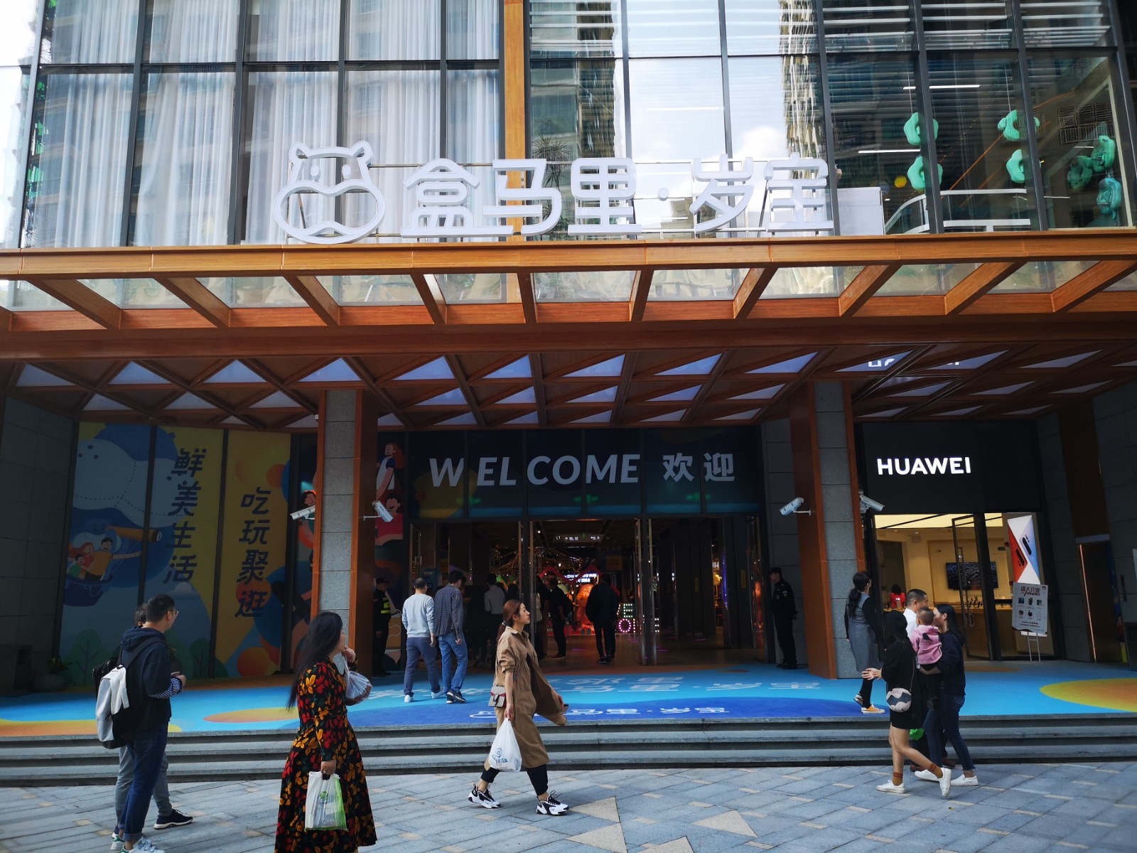 岁宝百货创始人杨祥波离世 33岁"少帅"接手后将如何布局