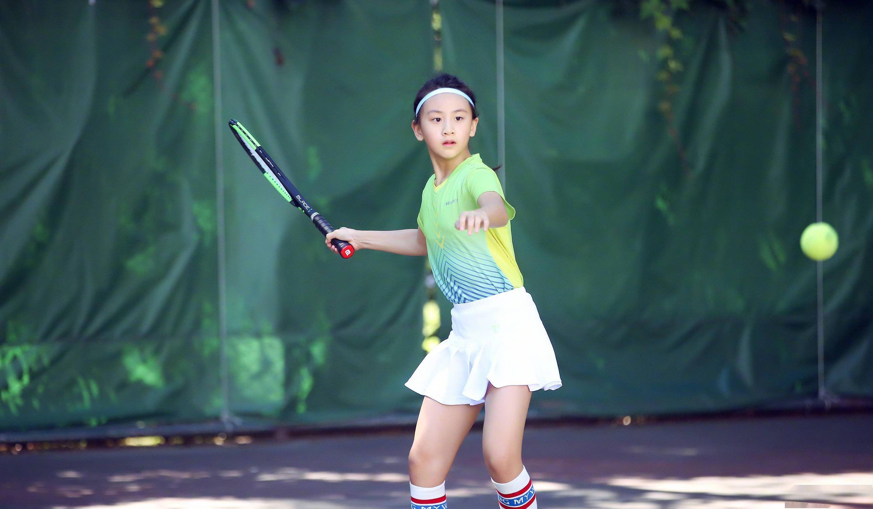田亮女儿打网球图片
