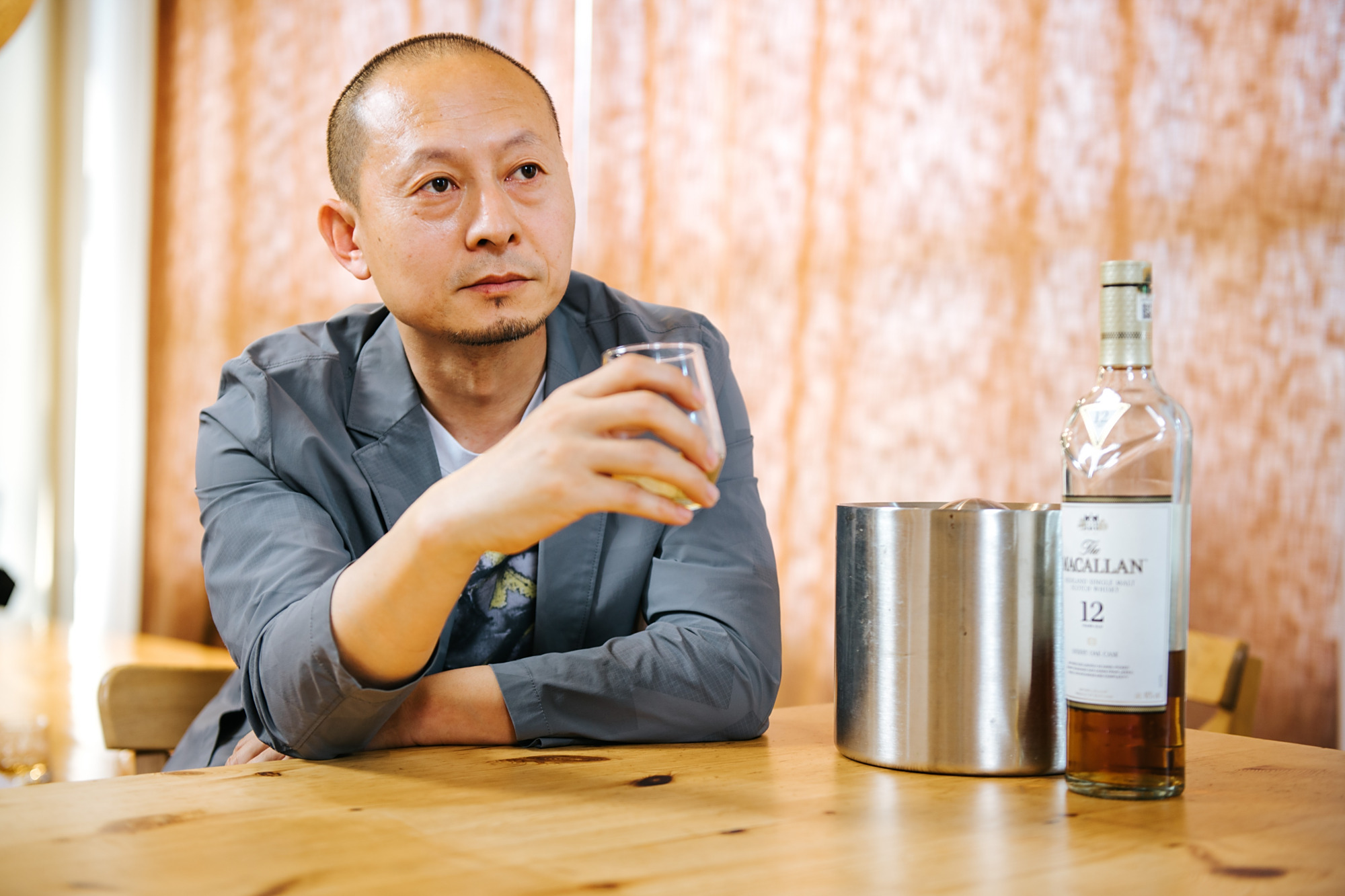 时间豪绅严超把酒绘江山