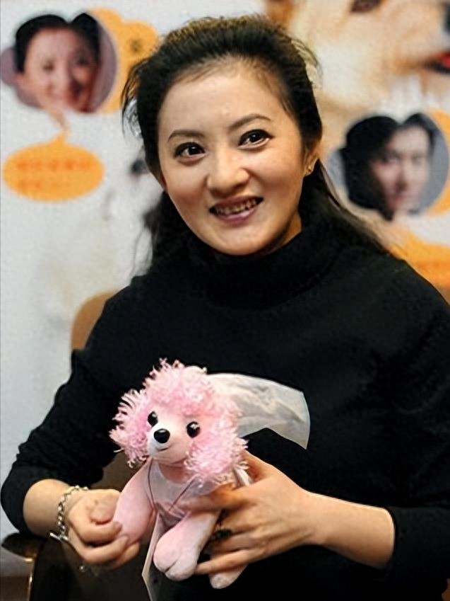 "小婉君"金铭现状:43岁不婚不育,单身住豪宅,活成了人间清醒