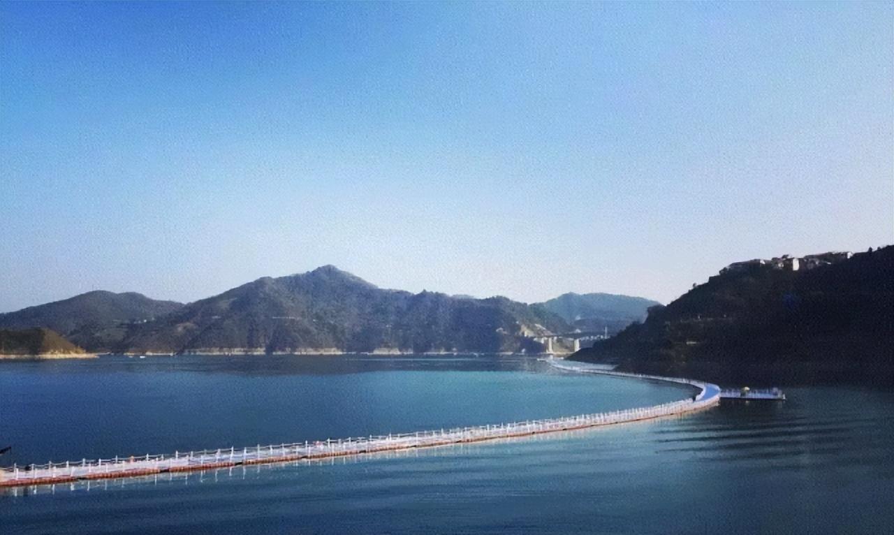 红河村:位于黔桂两省区罗甸,望谟,天峨,乐业四县交界,龙滩水电站上游