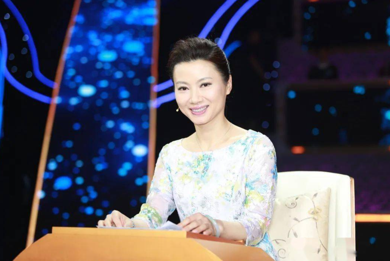 名校美女教授杨雨:我和李清照一样,"好酒,好赌还好色"