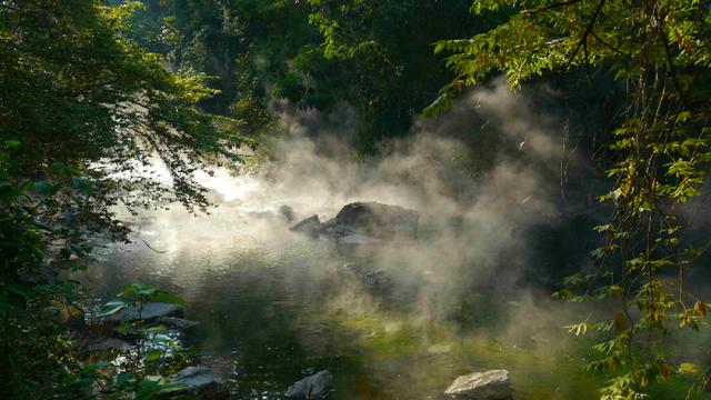 一半热水一半冷水的河流 最高温度可达98℃