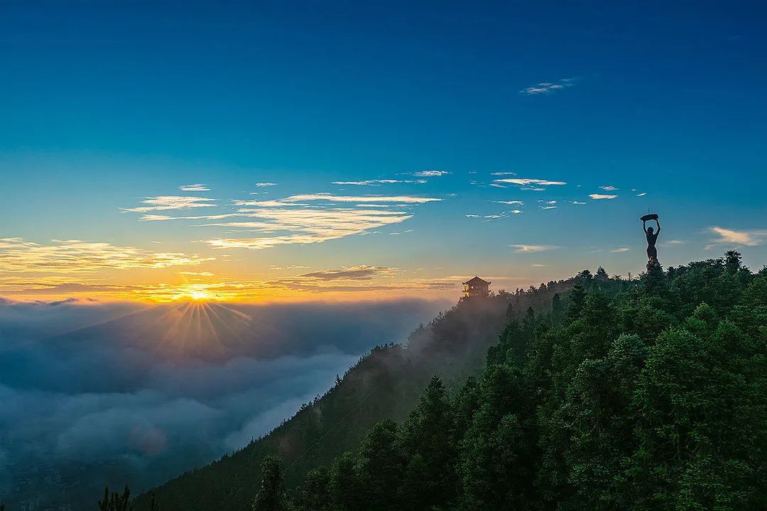 十堰竹山张晓强夜守女娲山,拍下震撼一幕