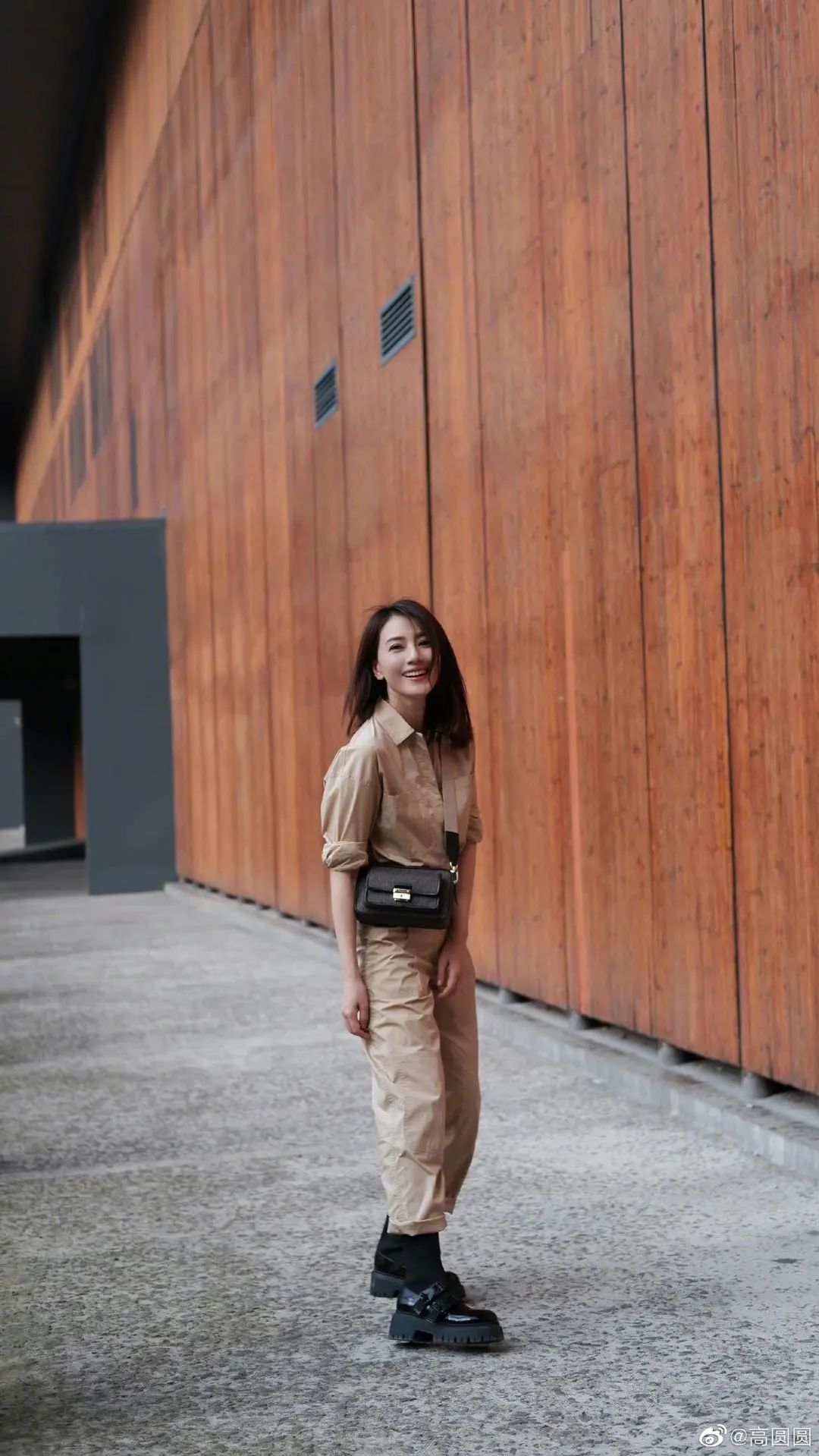 42岁高圆圆最新街拍照美哭了:那个女孩,只会成熟,不会老去