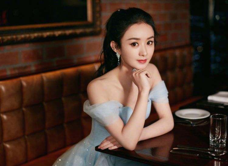 据爆料赵丽颖反感把她介绍给40几岁暴发户,姐姐只想重拾事业!