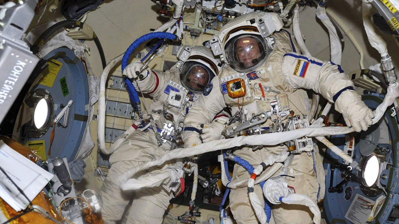 中国航天员在太空行走7小时,要5小时准备,美国更超过
