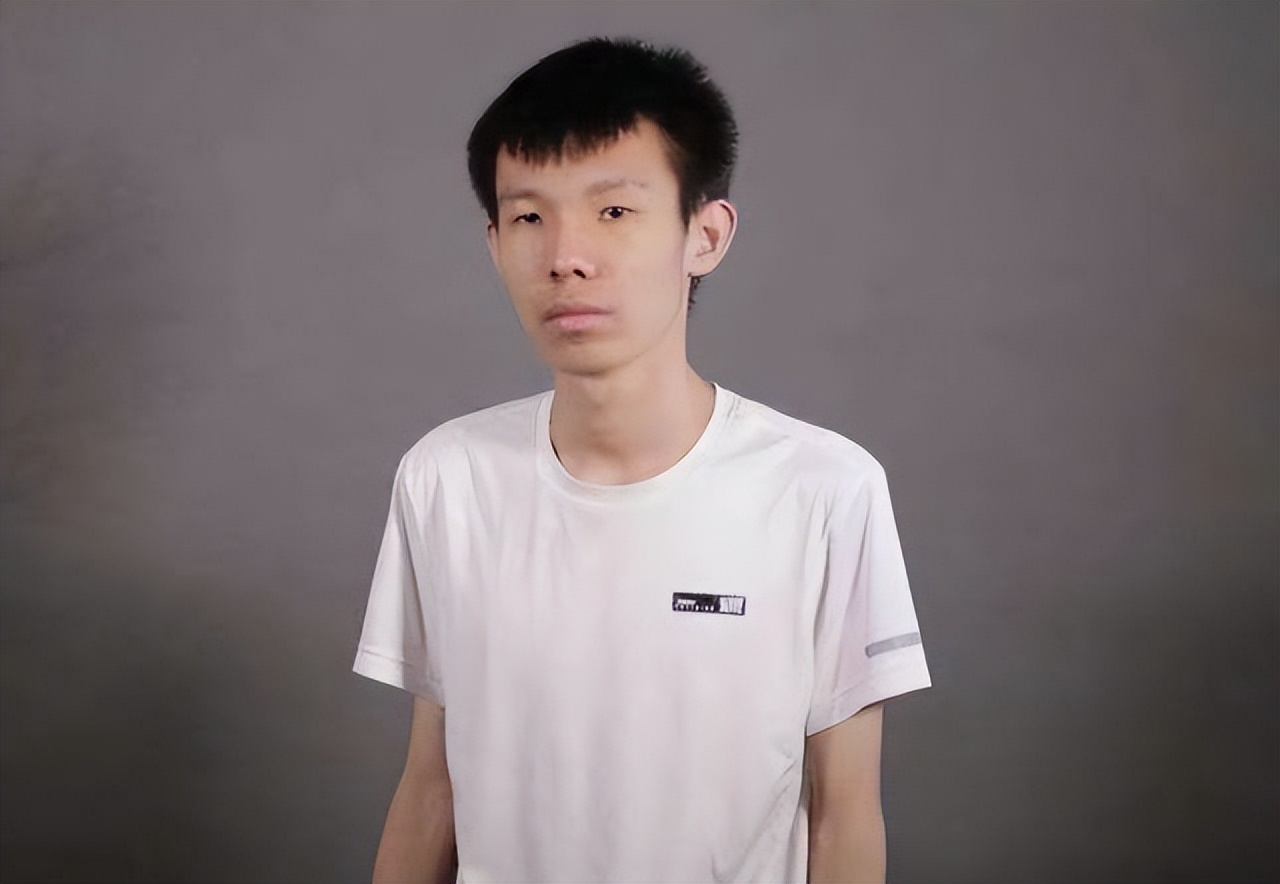 张嘉文再秀极限狐式打法!队友野区全被清光,难怪拿五杀这么轻松