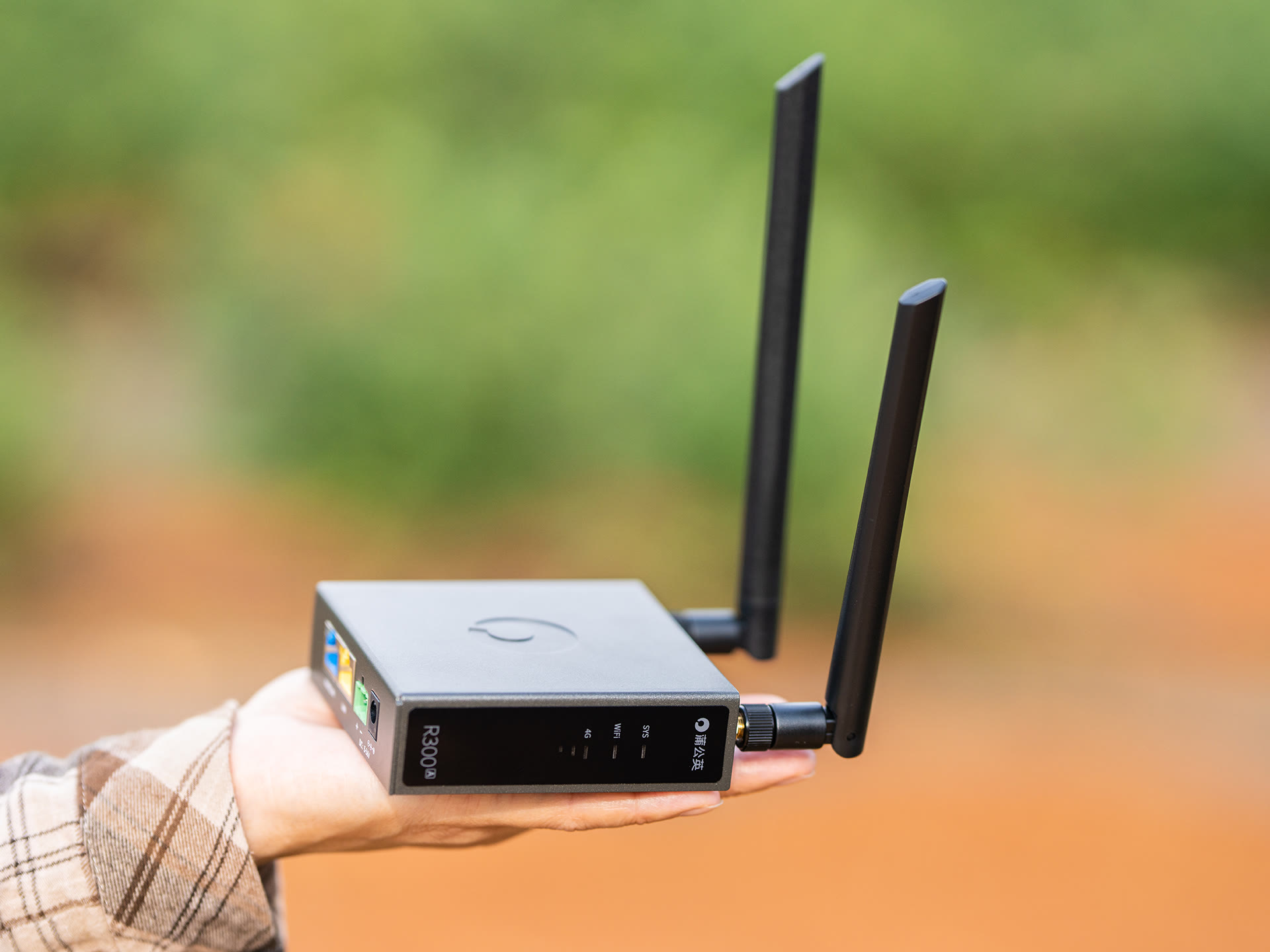 蒲公英工业4g路由器评测&车载监控组网实战