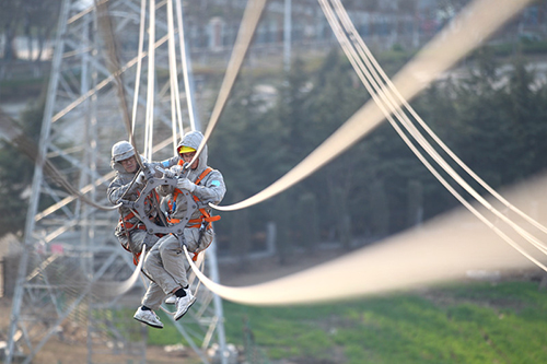 "大国工匠"之二:"高压带电作业勇士"王进