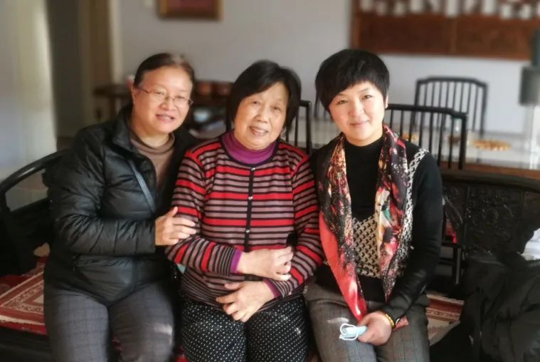 石油分校党总支慰问老教师春节前夕,石油分校万锡茂校长,曾丽军书记等