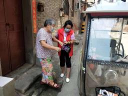 【疫情防控】一线战"疫"急先锋 爱心大姐赵彩萍