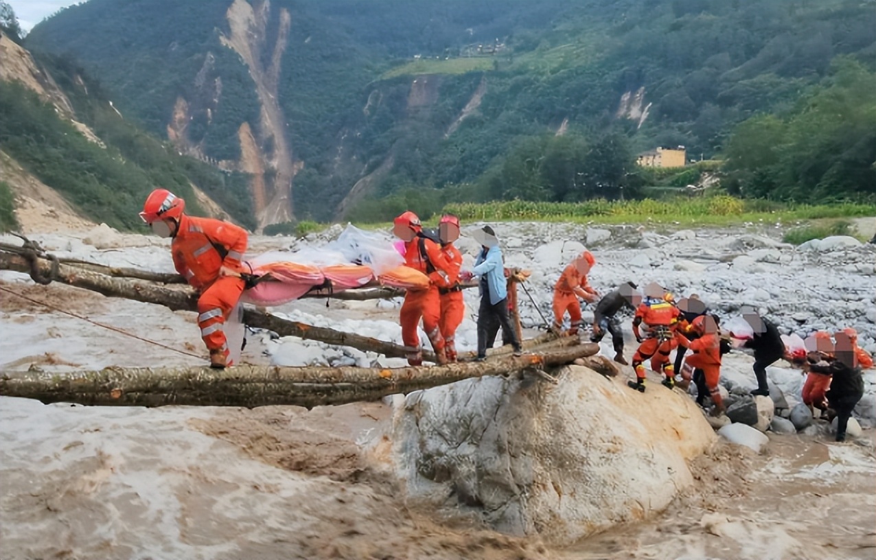 纪实:双面军老虎张阳:靠老婆上位,人前痛批上级贪腐人后贪军费