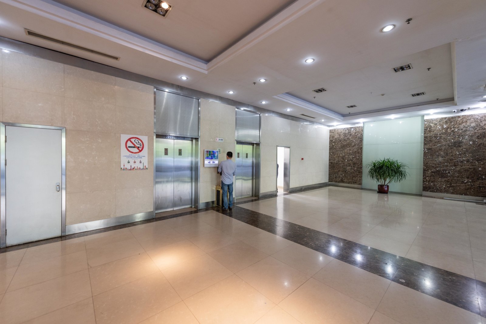 钱江商务广场-伊犁南路111号