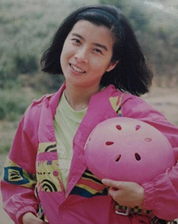 回顾"哑巴新娘"岳翎:巅峰时息影,嫁富商定居国外,如今怎样了