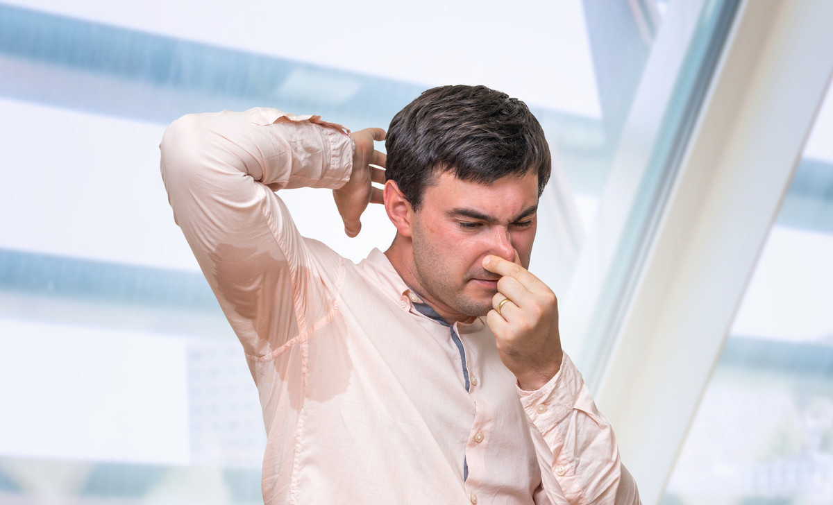 一身汗臭味能有对象吗?教你1个方法,拒绝汗臭味,异性缘挡不住