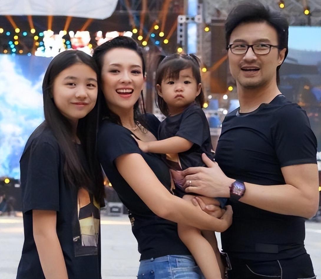 汪峰带小苹果做亲子鉴定,揭开章子怡真面目!"贤妻良母"全靠装