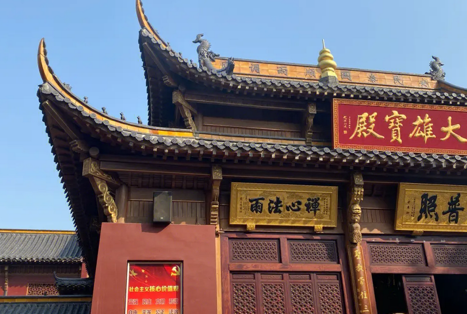 安徽这一寺庙,原名铁佛寺,是一座承载着千年历史的寺院