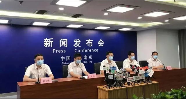 南京三轮核酸共发现204例确诊病例,乘车遇红码可报警