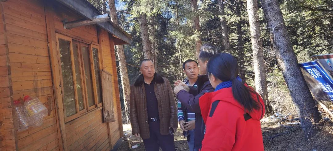 杨兴荣局长带队深入黄龙景区一线开展森林草原防灭火督导检查工作