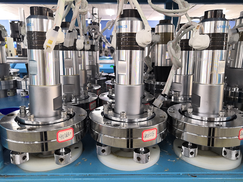 声峰超声波自动化配套中的复合式夹心压电换能器