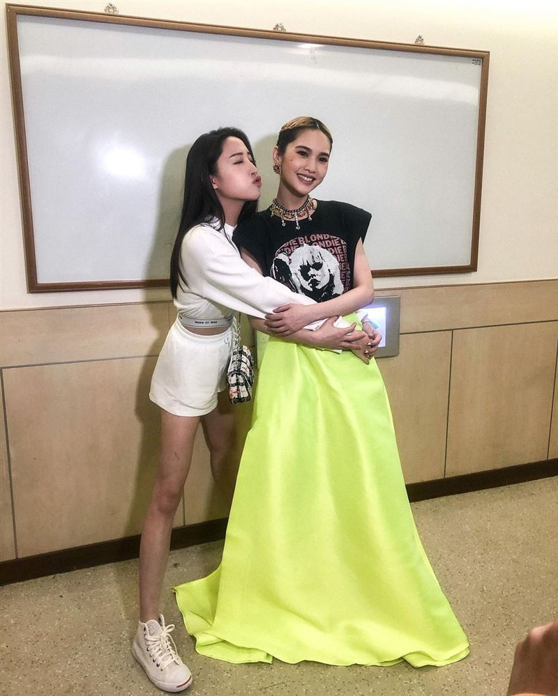 欧阳妮妮自曝留学时要地上擦尿,交不到朋友躲厕所,生病靠自己好