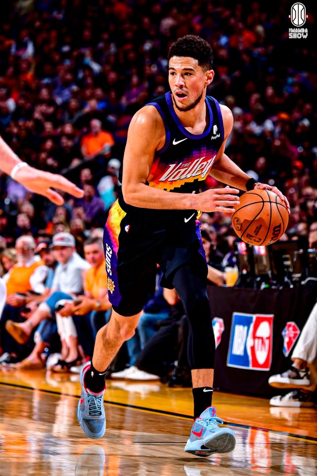 布克轻取23 9 8太阳开门红!背后封盖霸气吃t 关键4罚锁定胜局