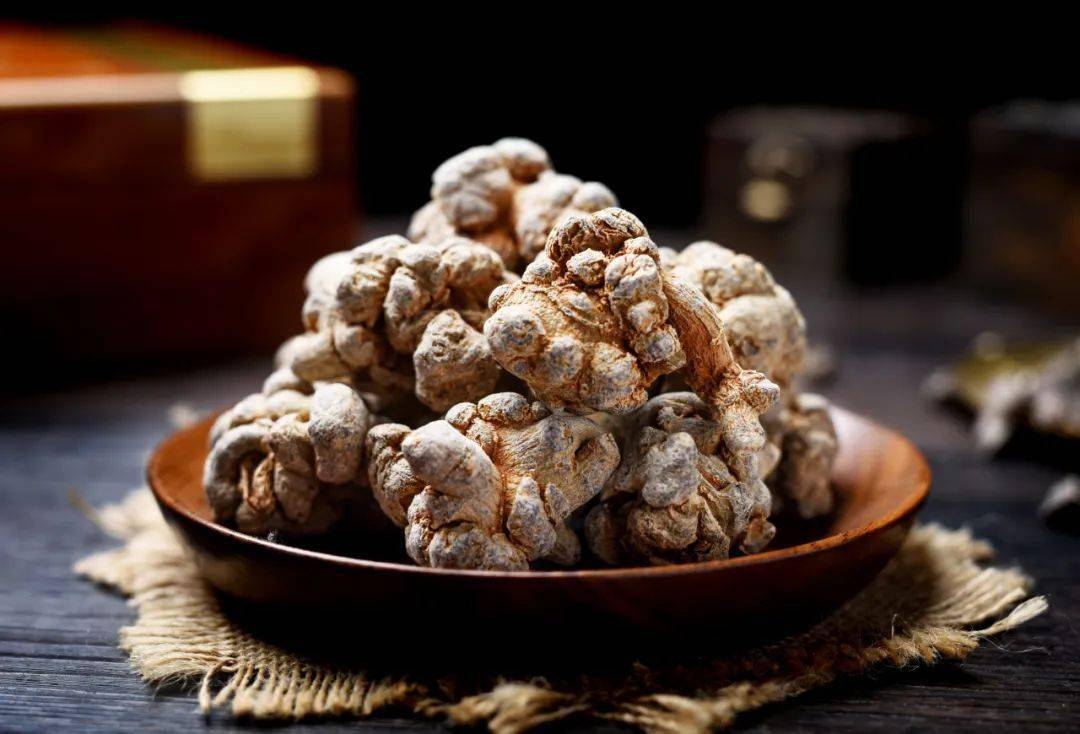 每天一勺三七粉能消血栓吗?医生:长期吃三七,4个副作用早了解