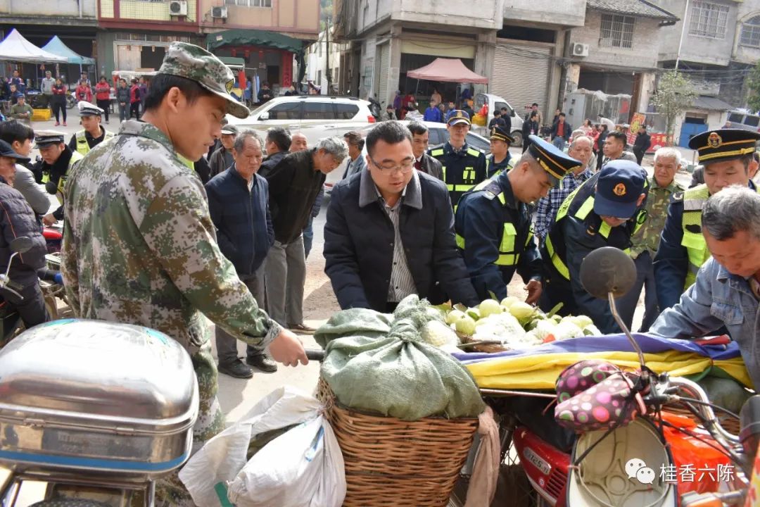 六陈镇整治规范古和村马路市场