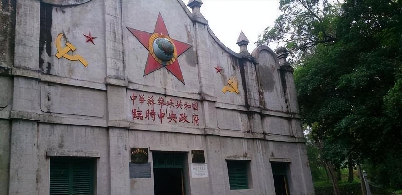 1933年春天,中央苏区收到了来自赣东北苏区支援的物资,包括黄金药品等