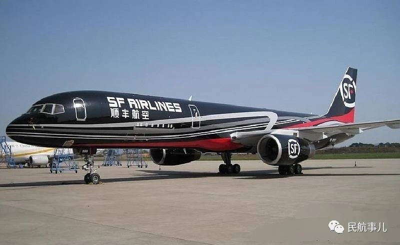 顺丰航空波音767搭载防疫物资运抵新疆喀什机场