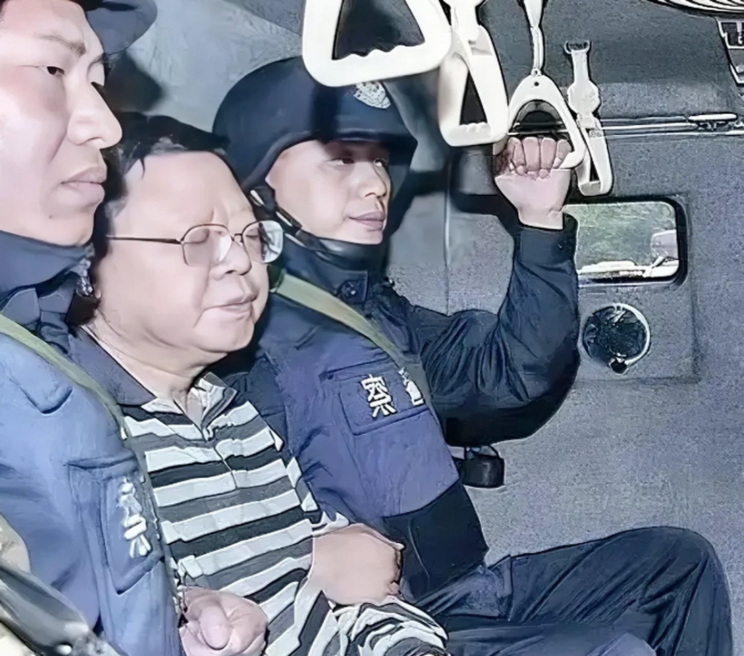 2010年7月7日,55岁的文强被押到刑场执行注射死刑.