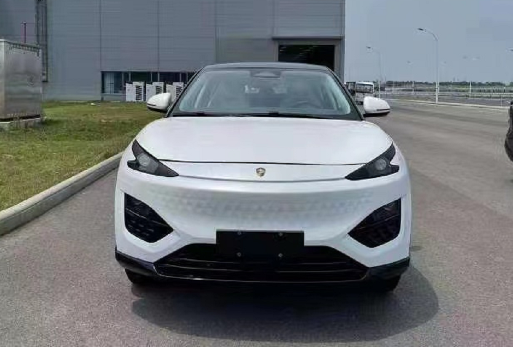 恒大造车加速!恒驰6实车曝光,轿跑造型 奔驰同款内饰,或20万起