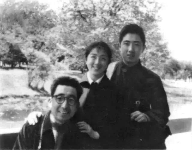 婚后3个月妻子入狱,程述尧拒绝离婚,共患难30年,晚年却遭辱骂