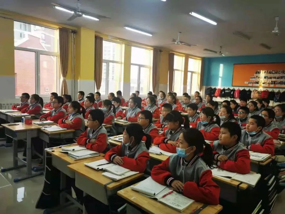 济南路中学开展主题班会评比活动提升班主任素养