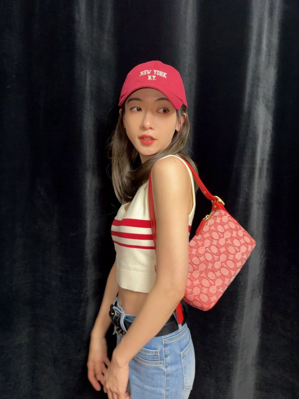 呦呦呦谁来啦 去年夏天感觉就在昨天 小蕾姐来看我了 越来越热啦 大家