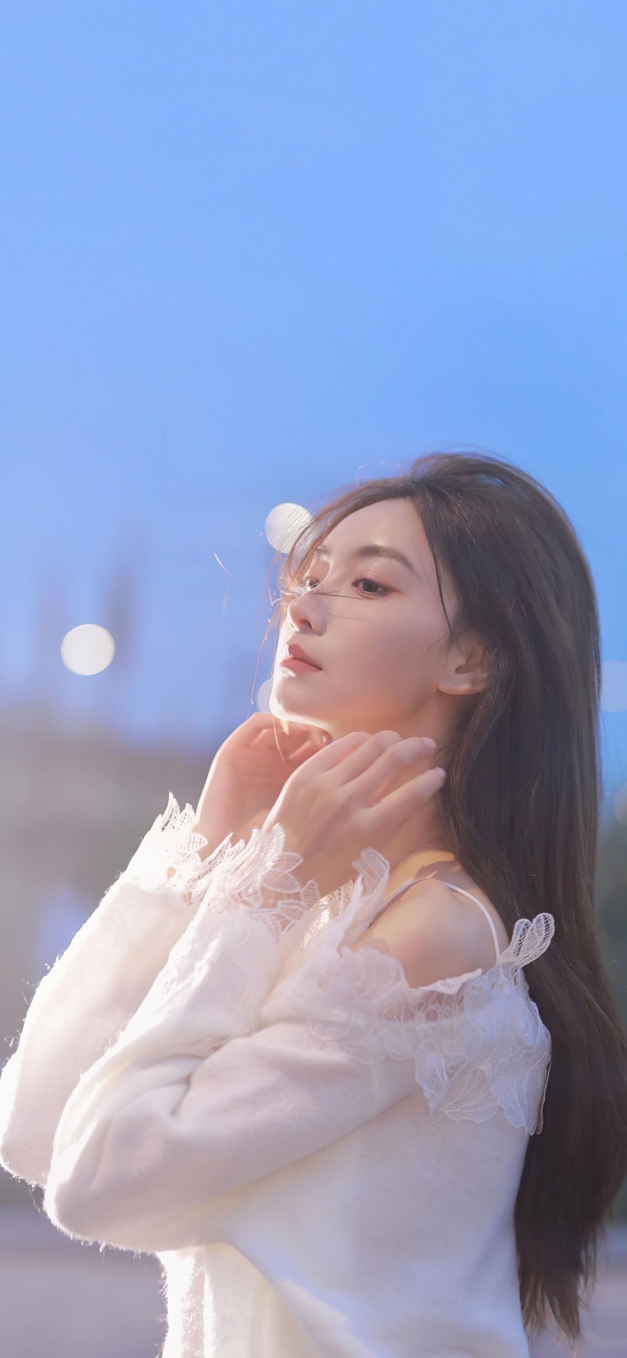 高清美女手机壁纸:知有班昭续汉书,不放骄阳排闼入