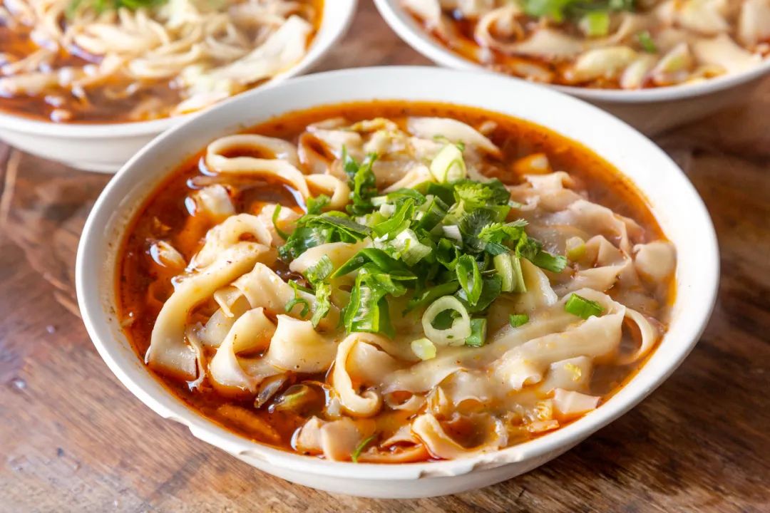 襄阳这家面馆连名字都没有却受欢迎了十几年每天卖出300碗