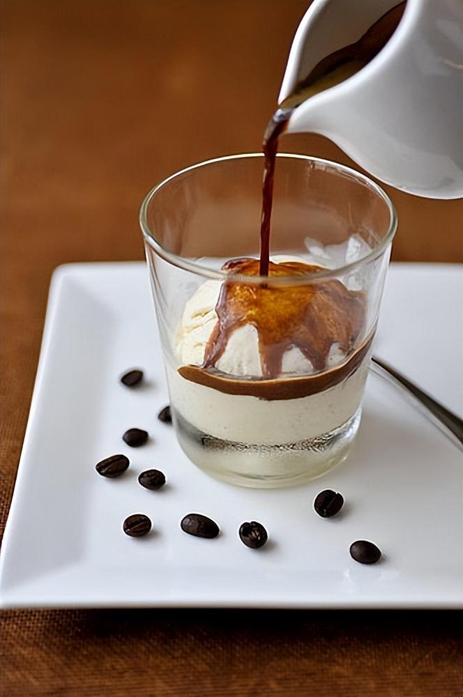 阿芙佳朵,冰淇淋与咖啡的冰火之歌