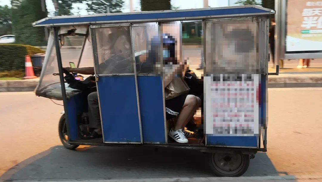 三轮车又出来"拉客"了!你怎么看?