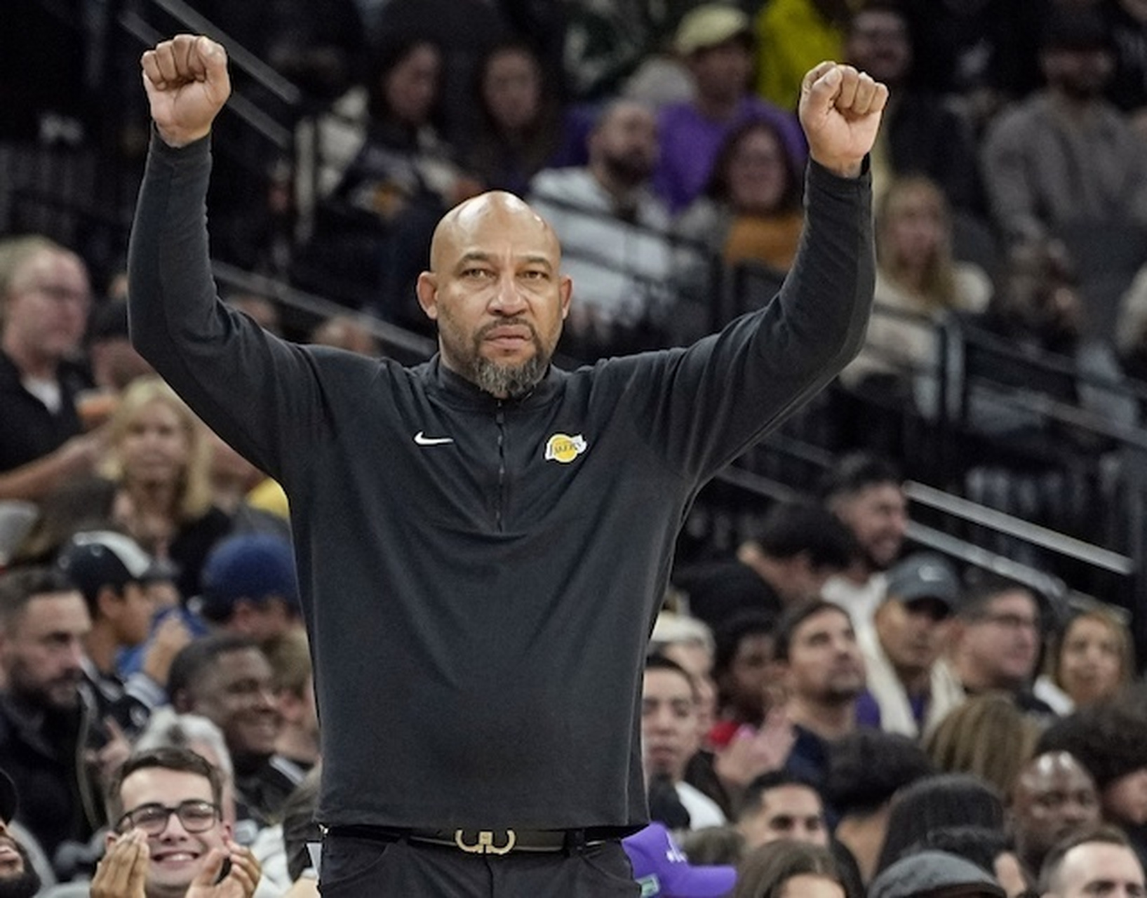 洛杉矶湖人队主教练达文-哈姆因病缺席了训练,预计不会参加明天与纽约